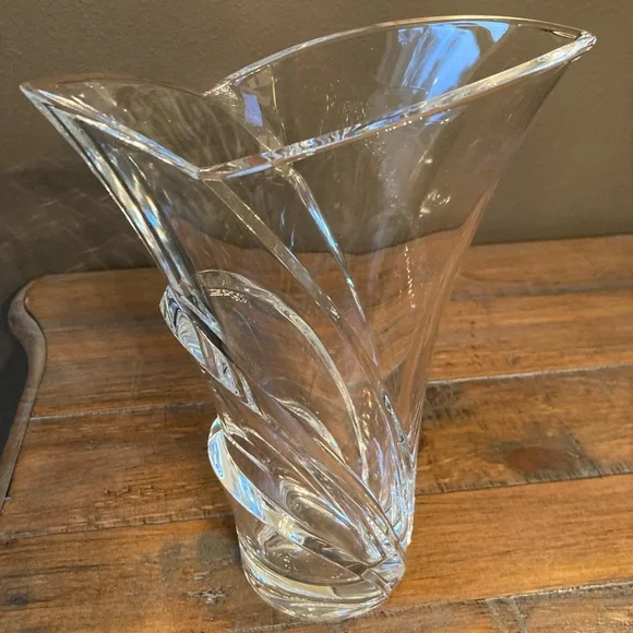 Large Lead Crystal Vase - Picture 2 of 9
